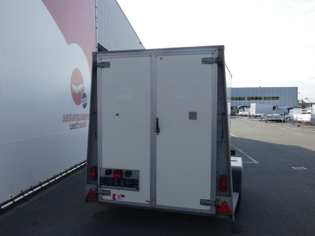 Ifor-Williams Gesloten aanhangwagen tandemas 303x147x183cm 2700kg